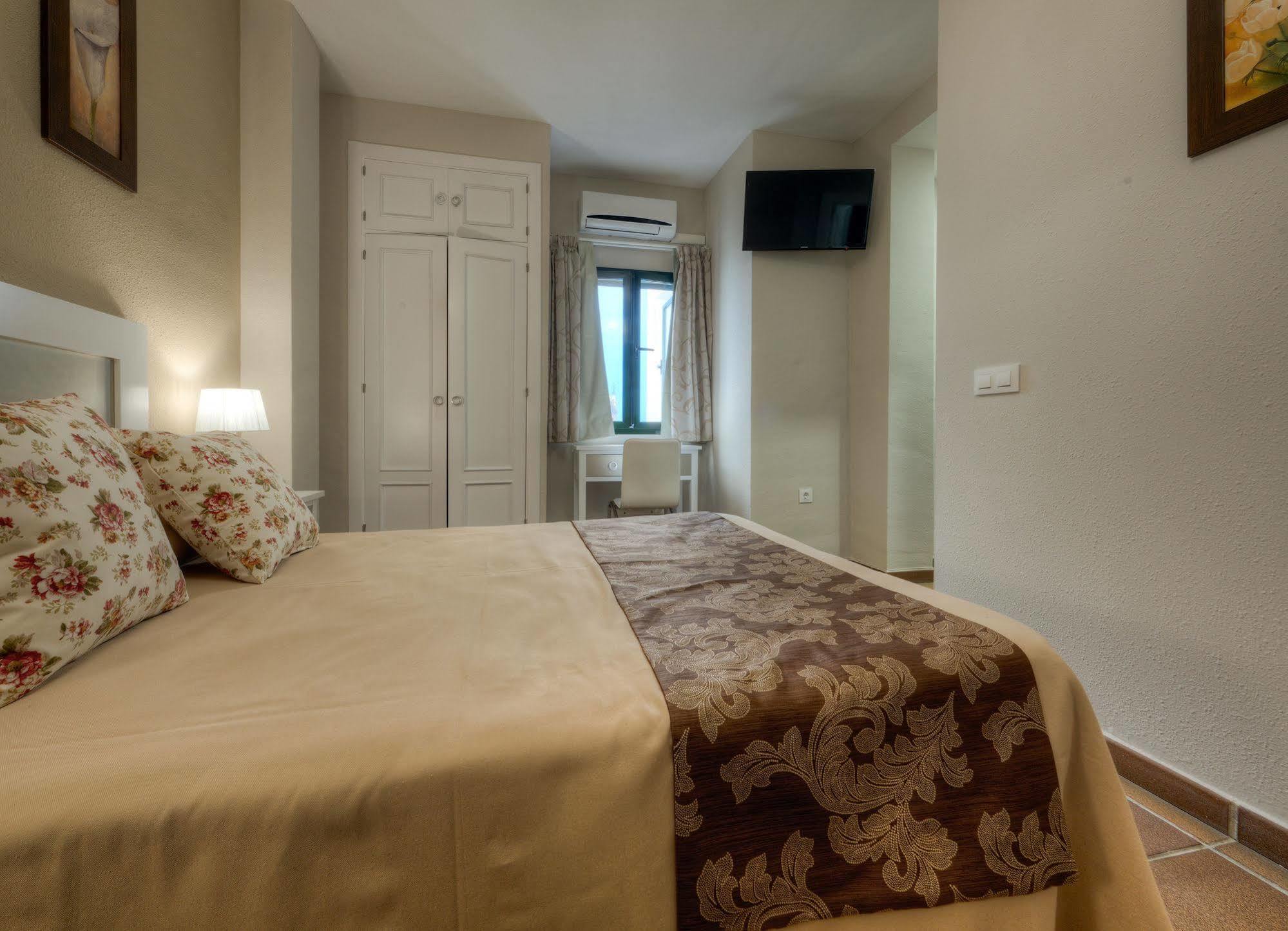 Hotel Dona Lina Seville Ngoại thất bức ảnh