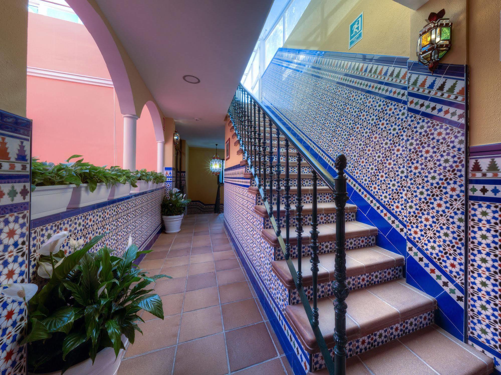 Hotel Dona Lina Seville Ngoại thất bức ảnh